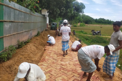 CFW-participants-doing-road-constrcution-in-the-host-community_02